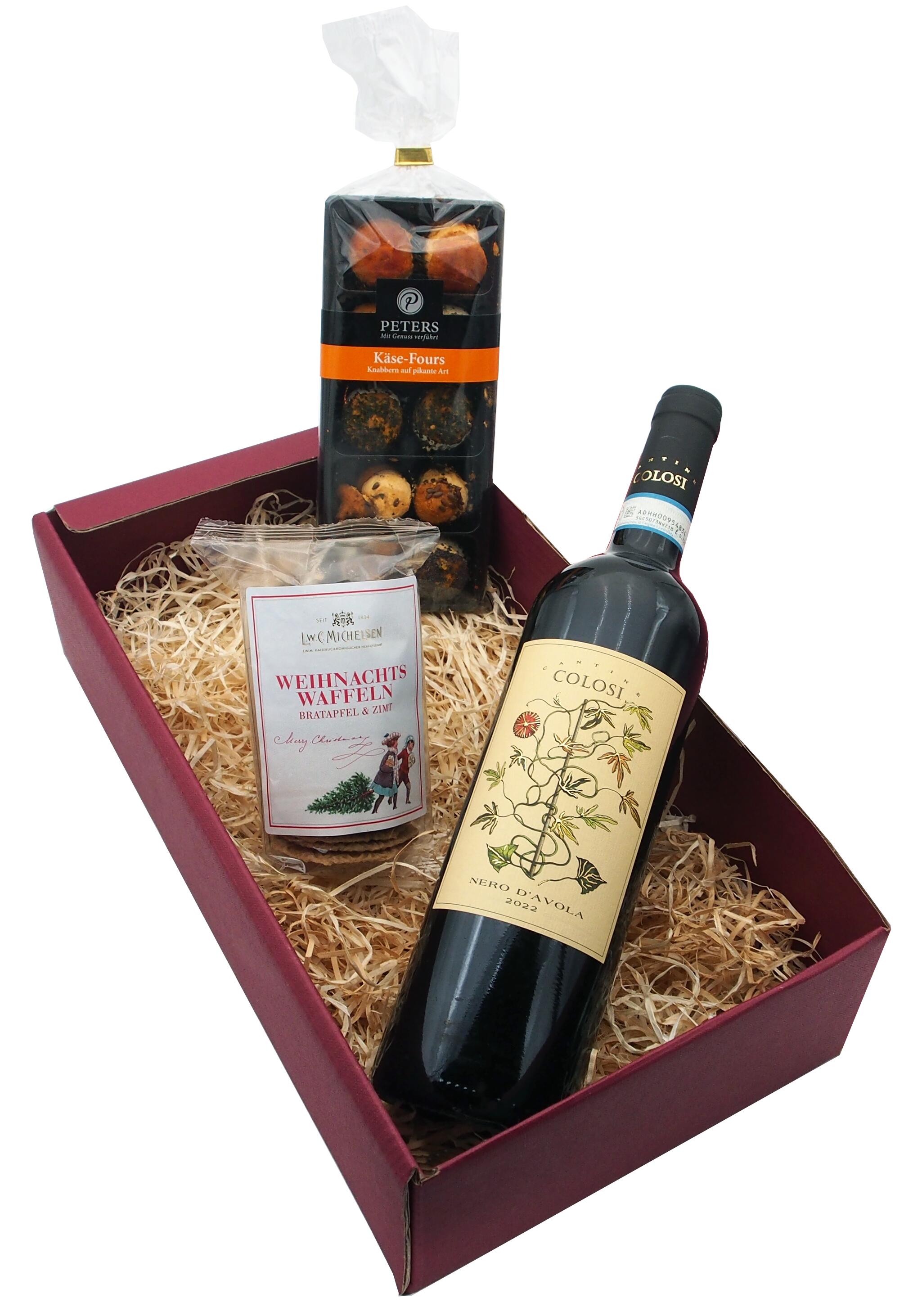 Weinpräsent mit Cantine Colosi Nero d`Avola Sicilia, Käse-Fours und Weihnachtswaffeln - Bratapfel & Zimt