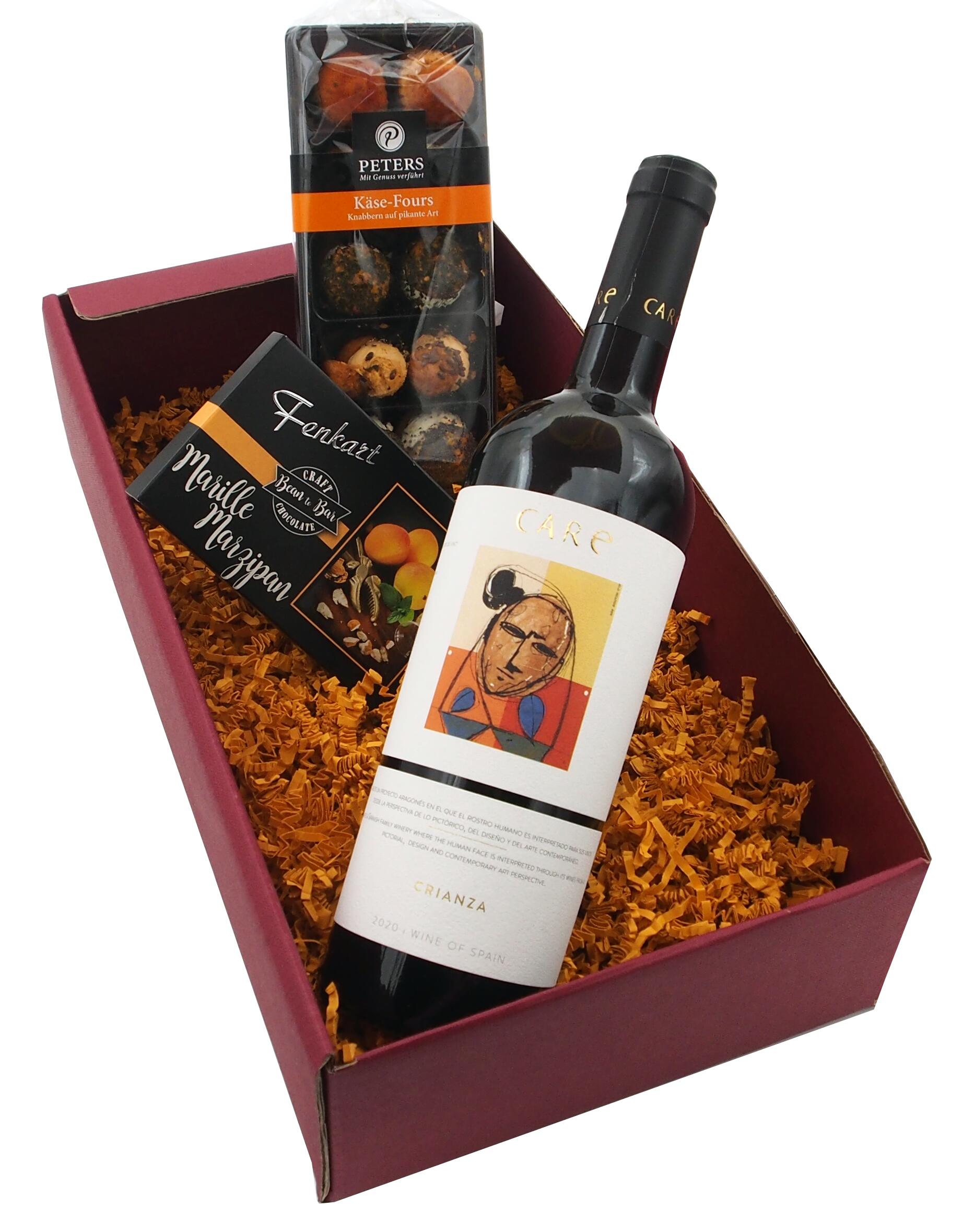 Weinpräsent mit Bodegas Anadas Care Crianza, Käse-Fours und Marille Marzipan Schokolade