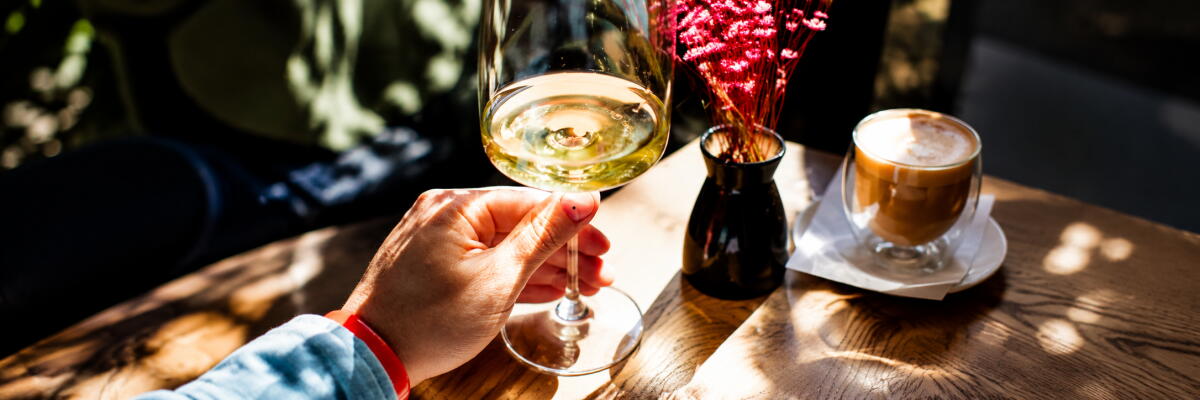 Entdecke den einzigartigen Charme des halbtrockenen Rieslings