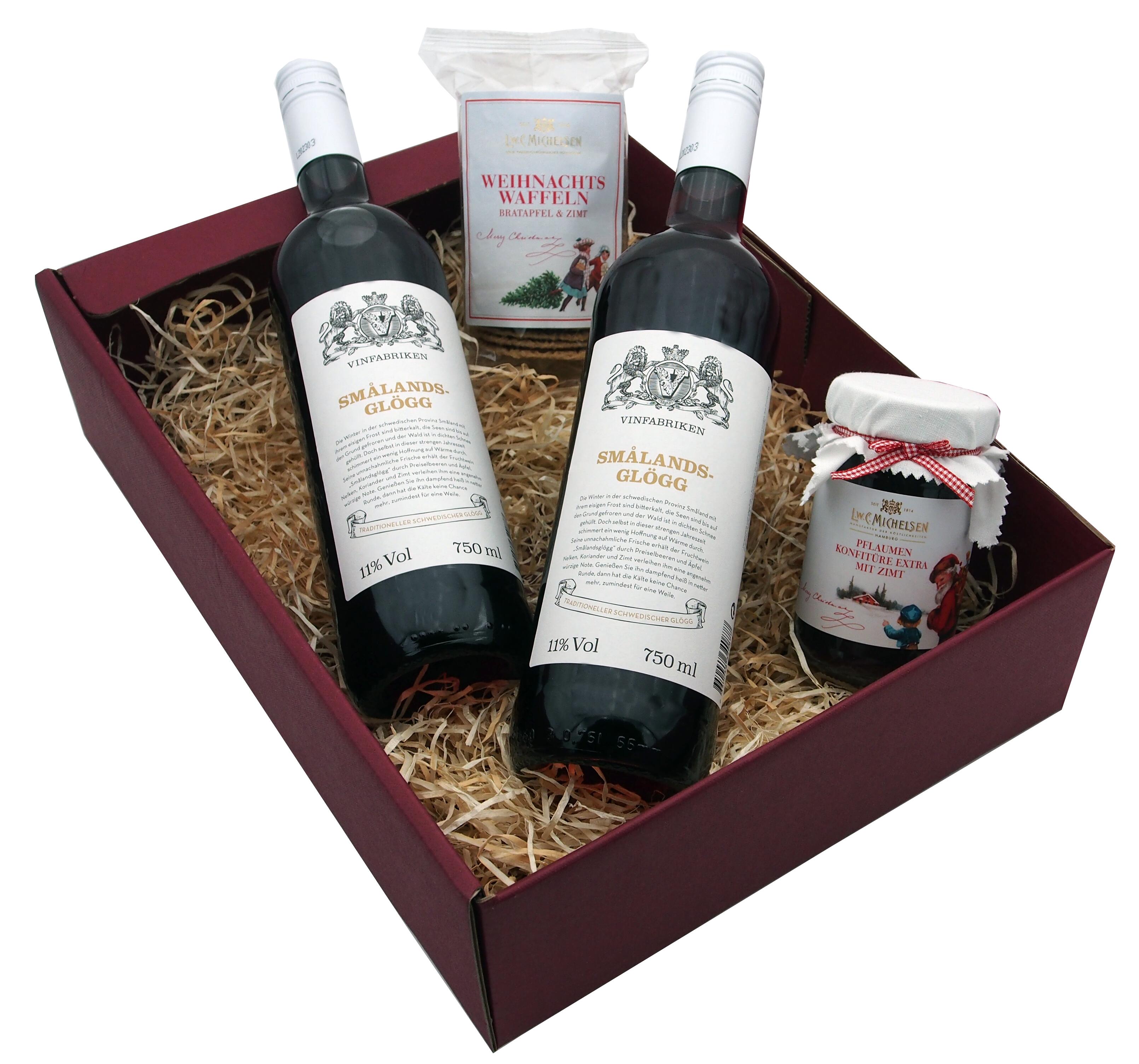 Weinpräsent mit schwedischem Smalands Glögg, Pflaumen Konfitüre mit Zimt und Weihnachtswaffeln