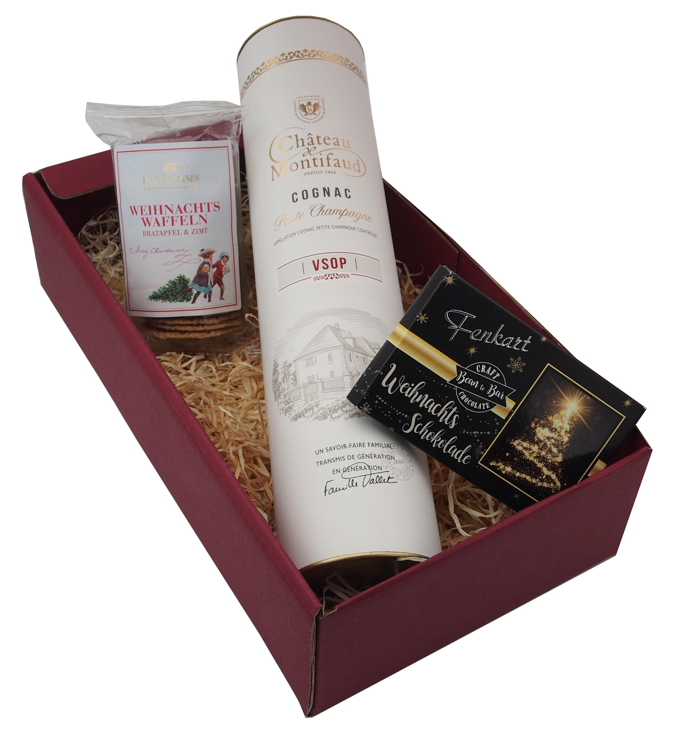 Präsent mit Montifaud Cognac VSOP, Weihnachtsschokolade sowie Weihnachtswaffeln - Bratapfel & Zimt